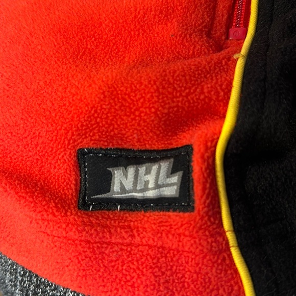 Calgary Flames NHL Fleece Sweater Size XL - Picture 4 of 5